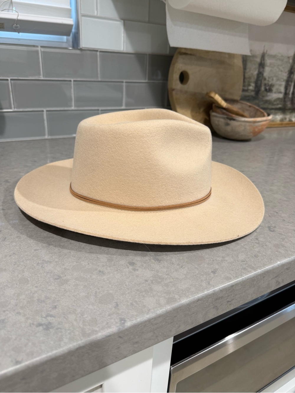 GIGI PIP Wide-Brim Fedora Hat in Cream with Tan Band